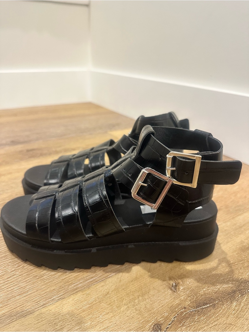 Steve Madden Black Gladiator Platform Sandals with Buckle Straps